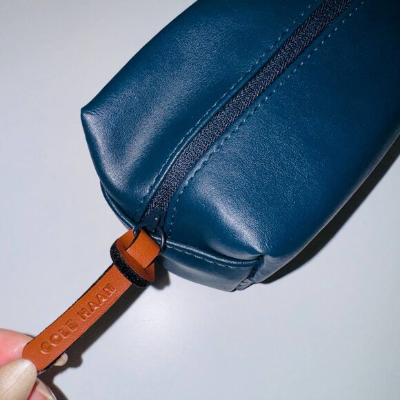 Cole Haan American Airlines Business Class Amenity Kit with Leather Zipper Pouch - Picture 3 of 7